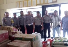 Polisi di Koltim Bantu Korban Banjir Uluiwoi dan Ueesi Polisi di Koltim Bantu Korban Banjir Uluiwoi dan Ueesi