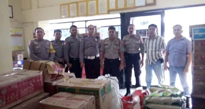 Polisi di Koltim Bantu Korban Banjir Uluiwoi dan Ueesi