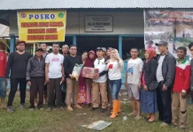 Keluarga Besar Asinua Jaya Salurkan Bantuan di Konawe Keluarga Besar Asinua Jaya Salurkan Bantuan di Konawe