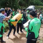 16 Komunitas Driver Gojek Indonesia Timur Galang Bantuan untuk Korban Banjir di Sultra 16 Komunitas Driver Gojek Indonesia Timur Galang Bantuan untuk Korban Banjir di Sultra