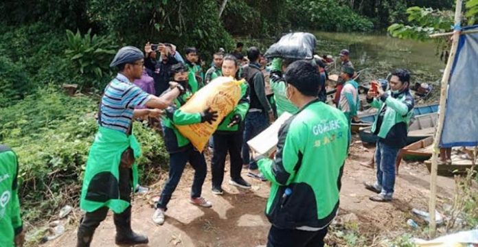 16 Komunitas Driver Gojek Indonesia Timur Galang Bantuan untuk Korban Banjir di Sultra