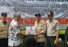 Bupati Bombana Serahkan Langsung Bantuan Logistik Korban Banjir Konawe Bupati Bombana Serahkan Langsung Bantuan Logistik Korban Banjir Konawe