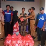 Pemda Konsel Salurkan Bantuan Kepada 153 KK Korban Banjir Pemda Konsel Salurkan Bantuan Kepada 153 KK Korban Banjir