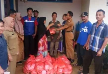 Pemda Konsel Salurkan Bantuan Kepada 153 KK Korban Banjir Pemda Konsel Salurkan Bantuan Kepada 153 KK Korban Banjir