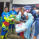 Komunitas Motor Trail Kendari Bantu Korban Banjir di Konsel Komunitas Motor Trail Kendari Bantu Korban Banjir di Konut