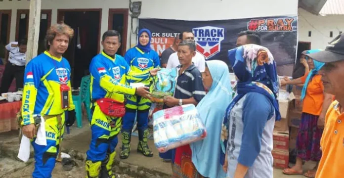 bantuan_banjir_track_kendari Komunitas Motor Trail Kendari Bantu Korban Banjir di Konut