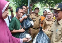 Bupati Konsel Bakal Relokasi Tiga Desa yang Alami Banjir Bupati Konsel Bakal Relokasi Tiga Desa yang Alami Banjir