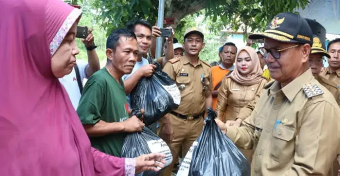 Bupati Konsel Bakal Relokasi Tiga Desa yang Alami Banjir