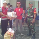 PMI Kolaka Salurkan Bantuan untuk Korban Banjir Konawe PMI Kolaka Salurkan Bantuan untuk Korban Banjir Konawe