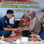 Biddokes Polda Sultra Bantu Kesehatan Pengungsi Korban Banjir di 3 Daerah Biddokes Polda Sultra Bantu Kesehatan Pengungsi Korban Banjir di 3 Daerah