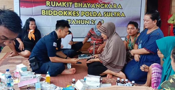 Biddokes Polda Sultra Bantu Kesehatan Pengungsi Korban Banjir di 3 Daerah