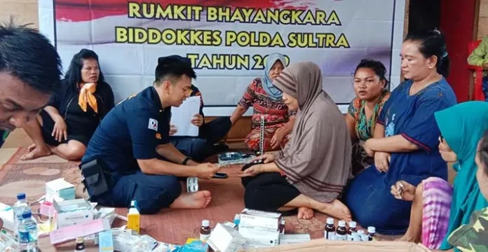 Biddokes Polda Sultra Bantu Kesehatan Pengungsi Korban Banjir di 3 Daerah