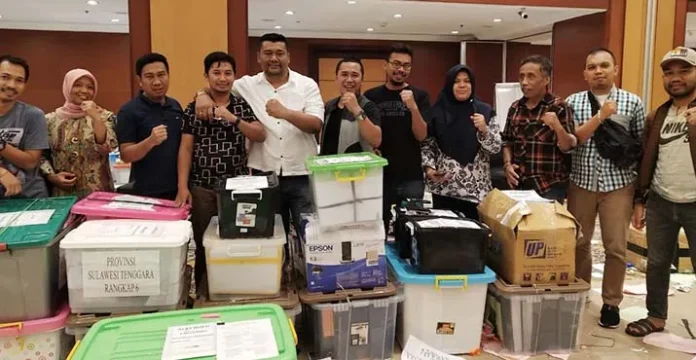 Hadapi Sidang MK, KPU Sultra Serahkan 30 Boks Alat Bukti