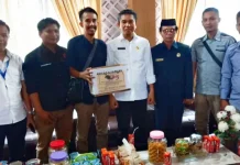 Wartawan di Konsel Bantu Bayi yang Alami Pembengkakan Kepala Wartawan di Konsel Bantu Bayi yang Alami Pembengkakan Kepala