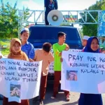 WRC dan Ponpes Nurul Furqon Wakatobi Ngamen Hingga Galang Dana Korban Banjir WRC dan Ponpes Nurul Furqon Wakatobi Ngamen Hingga Galang Dana Korban Banjir