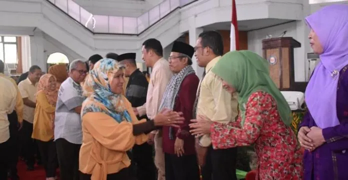 halal_bihalal_uho Lewat Halal Bihalal, UHO Pererat Silaturahmi antar Pegawai