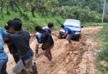 Ruas Jalan di Kolut Rusak Parah, Satu Kecamatan Terancam Terisolir Ruas Jalan di Kolut Rusak Parah, Satu Kecamatan Terancam Terisolir