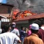 Kebakaran Hanguskan Empat Rumah Warga di Baubau Kebakaran Hanguskan Empat Rumah Warga di Baubau