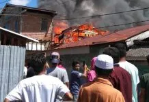 Kebakaran Hanguskan Empat Rumah Warga di Baubau Kebakaran Hanguskan Empat Rumah Warga di Baubau