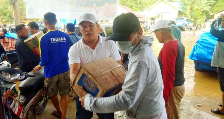  Bupati Konut Salurkan Bantuan untuk Korban Banjir