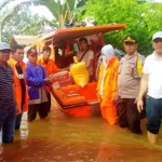 Bupati Konut Salurkan Bantuan untuk Korban Banjir Bupati Konut Salurkan Bantuan untuk Korban Banjir