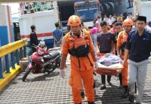 Penumpang Tewas di Atas Kapal Menuju Bajoe Sudah Diserahkan ke Keluarga Penumpang Tewas di Atas Kapal Menuju Bajoe Sudah Diserahkan ke Keluarga