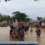 BPBD Konawe Evakuasi 135 KK Korban Banjir di Desa Dawi-dawi 45 KK Korban Banjir Mengungsi di Rujab Bupati Konawe