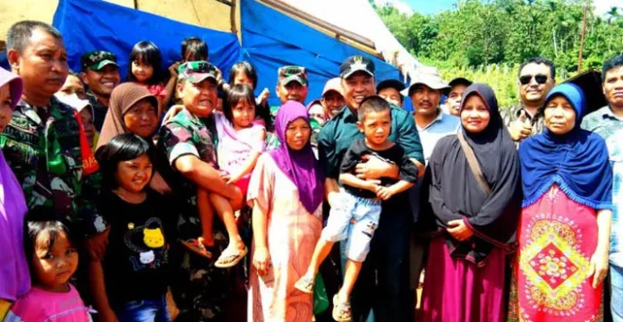 kunjugan_pangdam_hasanuddin Pangdam XIV Hasanuddin Beri Bantuan Logistik dan Helikopter untuk Korban Banjir Konut