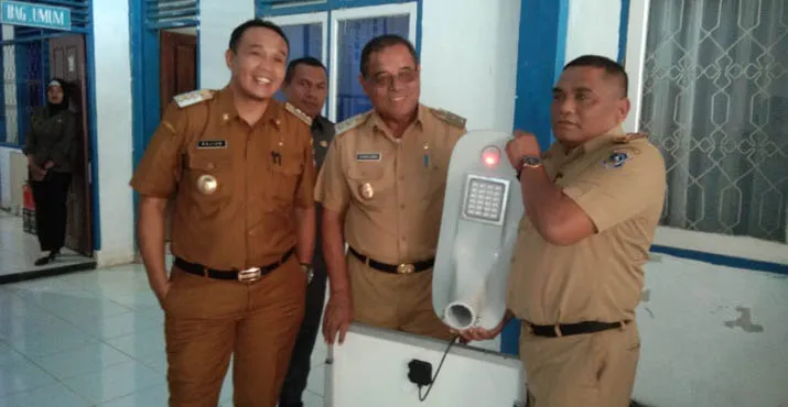 Muna Barat Dapat Bantuan 3.000 Unit Lampu Program Desa Terang