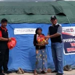 LRSLU Bantu Lansia yang Jadi Korban Banjir Wanggu LRSLU Bantu Lansia yang Jadi Korban Banjir Wanggu