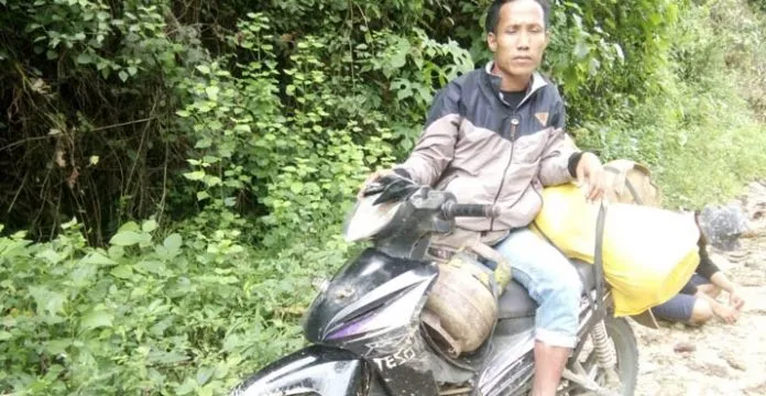 Warga Alaha di Koltim Tempuh 6 Jam Untuk Dapat Gas Elpiji