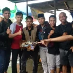 Diguyur Hujan, Mahasiswa Galang Dana untuk Korban Banjir Konut Diguyur Hujan, Mahasiswa Galang Dana untuk Korban Banjir Konut