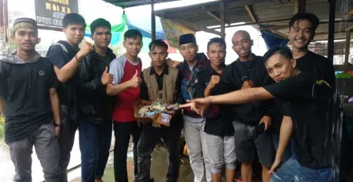 Diguyur Hujan, Mahasiswa Galang Dana untuk Korban Banjir Konut