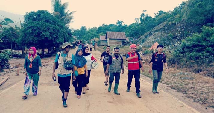 Cerita Tim Medis UHO Sulitnya Akses ke Lokasi Banjir