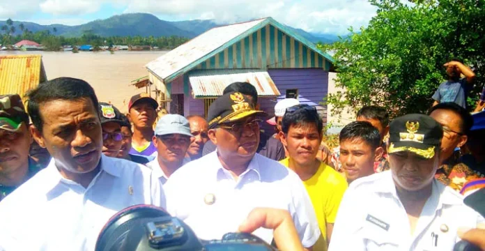 mentan_ali_mazi Gubernur Janji Program Bedah Rumah Untuk Korban Banjir Konut