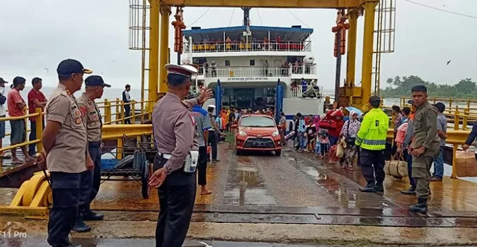 Kapolres Kolut Tinjau Langsung Arus Mudik di Pelabuhan Katoi
