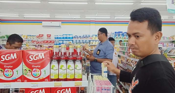 Tim Satgas Pangan Bombana Temukan Produk Makanan Kadaluarsa