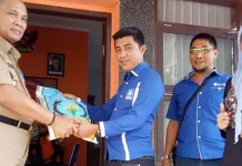 DPD PAN Kolaka Serahkan Bantuan untuk Korban Banjir Koltim DPD PAN Kolaka Serahkan Bantuan untuk Korban Banjir Koltim