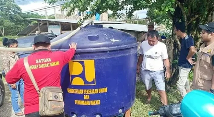 Pasca Banjir, Tiap Hari PDAM Suplai Air Bersih untuk Warga Wanggu