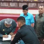 Pemprov dan DPRD Sultra Teken Raperda Pertanggungjawaban APBD 2018 Pemprov dan DPRD Sultra Teken Raperda Pertanggungjawaban APBD 2018
