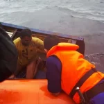 Kapal Pengangkut Kayu Tenggelam di Perairan Wakatobi, Dua Nahkoda Berhasil Dievakuasi Kapal Pengangkut Kayu Tenggelam di Perairan Wakatobi, Dua Nahkoda Berhasil Dievakuasi