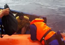 Kapal Pengangkut Kayu Tenggelam di Perairan Wakatobi, Dua Nahkoda Berhasil Dievakuasi Kapal Pengangkut Kayu Tenggelam di Perairan Wakatobi, Dua Nahkoda Berhasil Dievakuasi