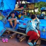 Korban Banjir Konut Jalani Idul Fitri di Tenda Pengungsian Korban Banjir Konut Jalani Idul Fitri di Tenda Pengungsian