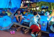 Korban Banjir Konut Jalani Idul Fitri di Tenda Pengungsian Korban Banjir Konut Jalani Idul Fitri di Tenda Pengungsian