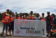 Penjual Pulsa Salurkan Bantuan Untuk Korban Banjir di Bondoala