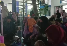 Tiket Habis, Penumpang Pelni di Baubau Terpaksa Main Calo Tiket Habis, Penumpang Pelni di Baubau Terpaksa Main Calo