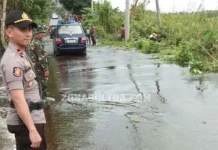 Waspada, Air Rawa Aopa Sudah Menyebrang Jalan Waspada, Air Rawa Aopa Sudah Menyebrang Jalan