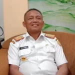 Sekda Baubau Serahkan Bantuan Kemenparekraf ke 109 Pelaku Usaha Sekretaris Daerah Kota Baubau Roni Mucthar