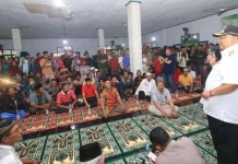 Temui Warga Dua Desa yang Bertikai, Ali Mazi Janji Pulihkan Situasi dan Rumah Warga Temui Warga Dua Desa yang Bertikai, Ali Mazi Janji Pulihkan Situasi dan Rumah Warga