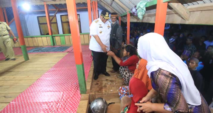 Temui Warga Dua Desa yang Bertikai, Ali Mazi Janji Pulihkan Situasi dan Rumah Warga